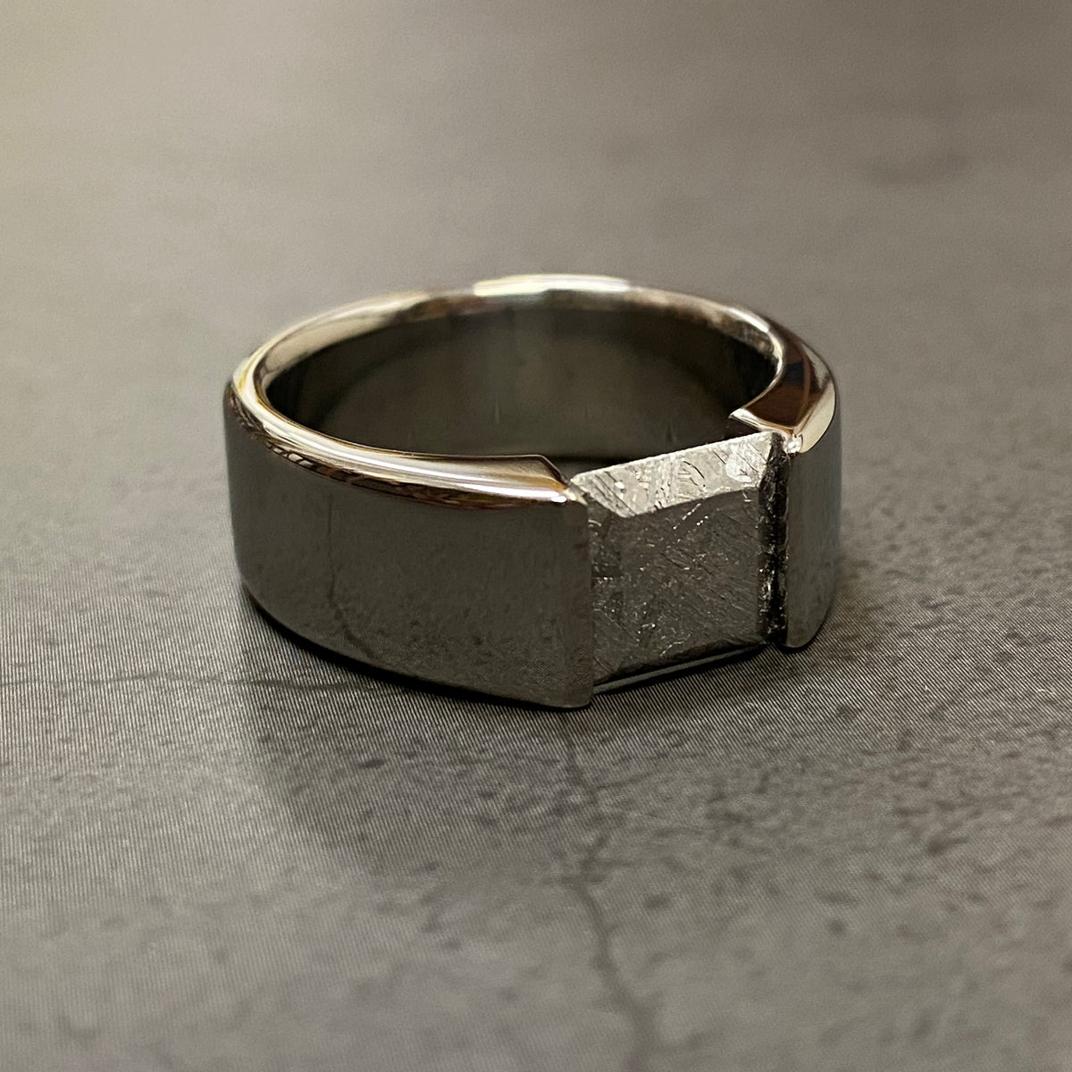 Titanium Alexandrite Tension Ring with Meteorite Inlay