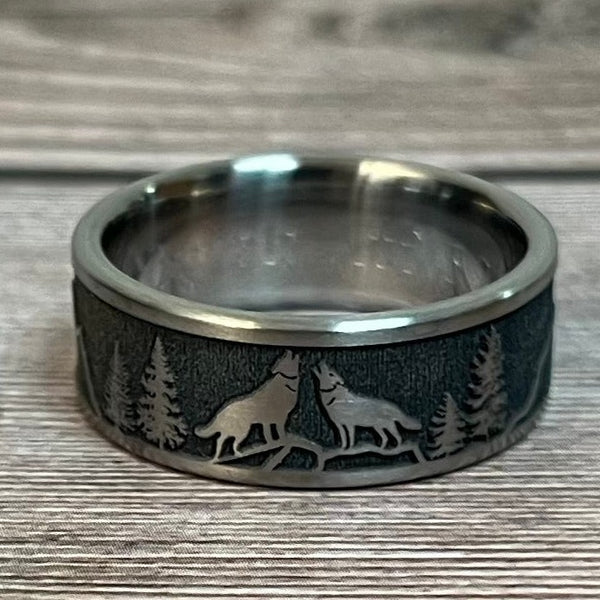 Wolf Scene Titanium Ring