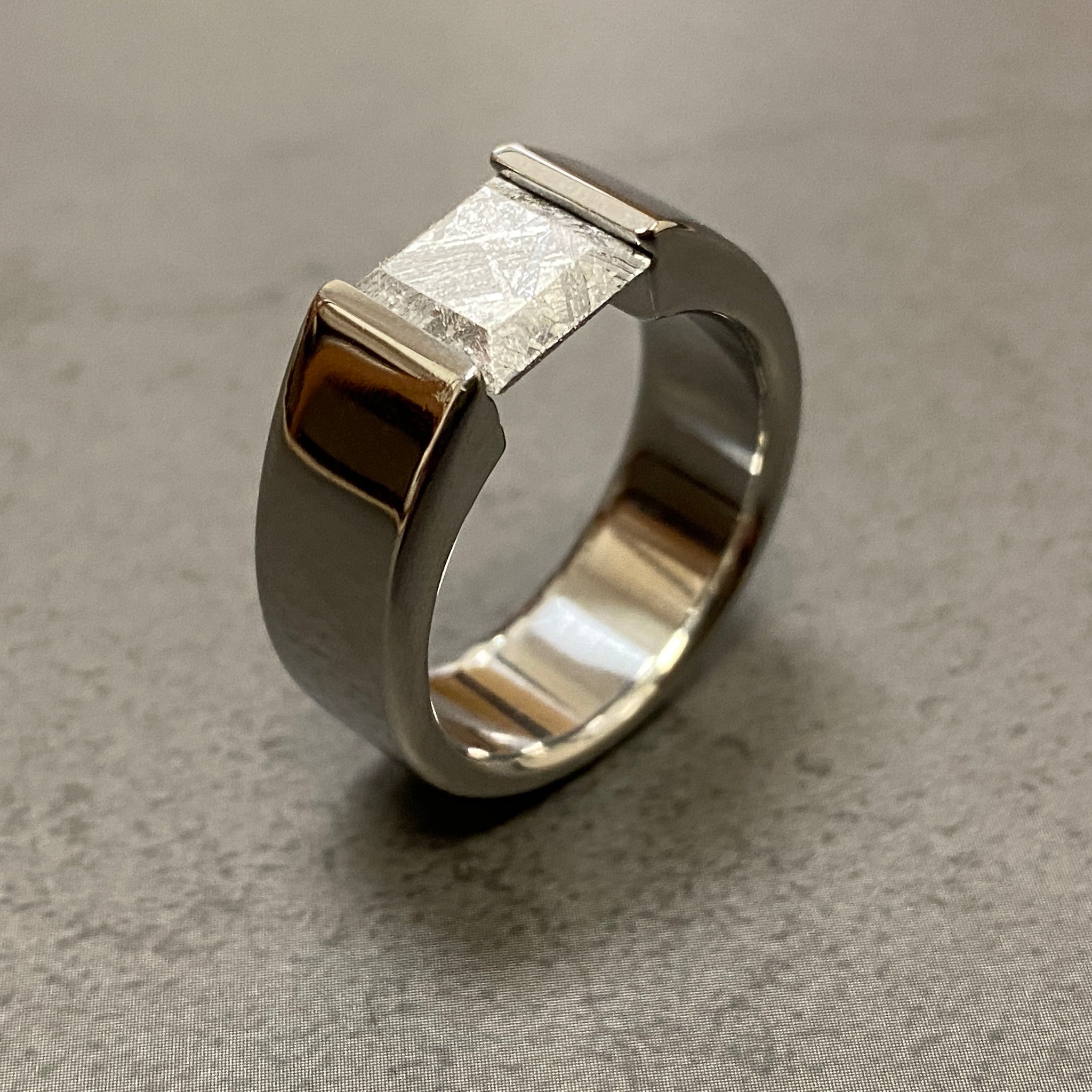 Meteorite Tension Set – Boone Titanium Rings